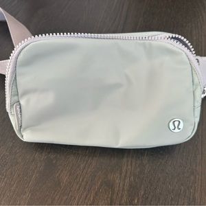 Lululemon Everywhere Belt - Silver Drop